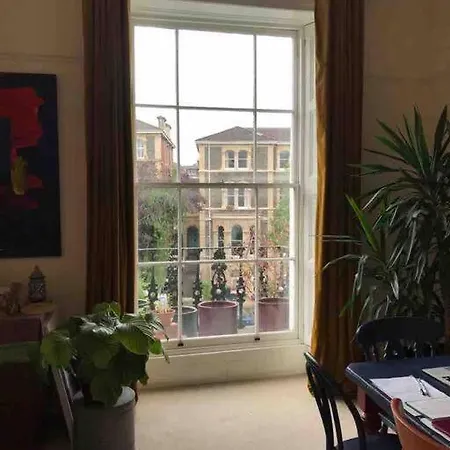 Stunning Arty In The Heart Of Clifton