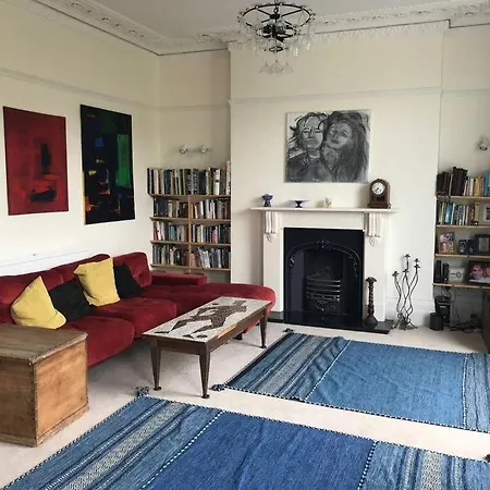 Stunning Arty In The Heart Of Clifton Apartment *