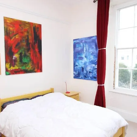 Stunning Arty In The Heart Of Clifton Bristol