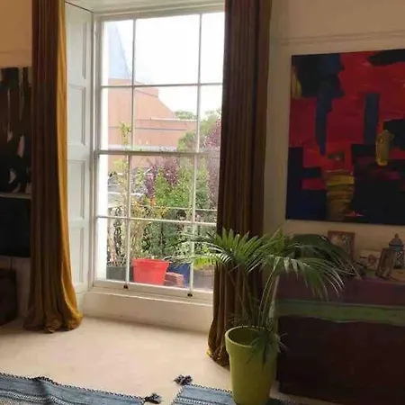 Stunning Arty In The Heart Of Clifton Bristol