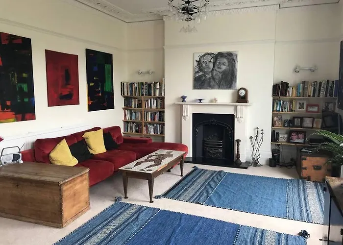 Stunning Arty In The Heart Of Clifton דירה *