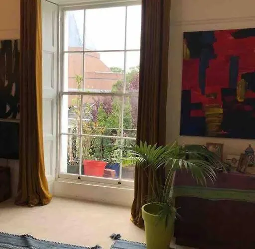 Stunning Arty In The Heart Of Clifton Bristol