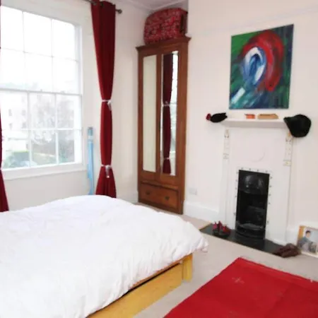 Stunning Arty In The Heart Of Clifton *