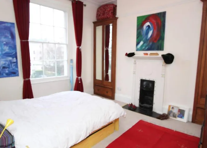 Stunning Arty In The Heart Of Clifton *